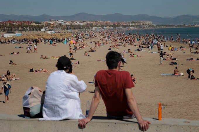 Imagen de archivo de la playa de la Malvarrosa de Valencia