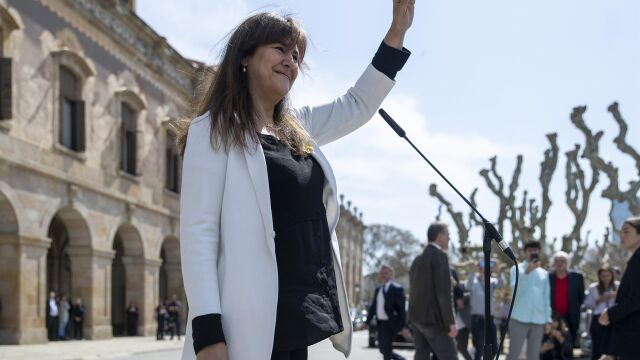 Laura Borràs, en las puertas del Parlament 