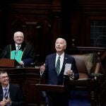 El presidente estadounidense Joe Biden se dirige al Oireachtas Eireann, el parlamento nacional de Irlanda, en la Leinster House de Dublín, en el tercer día de su visita a la isla de Irlanda
