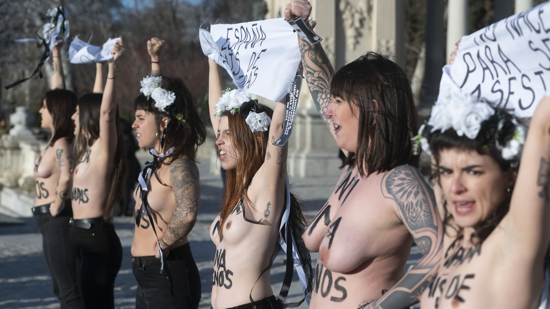 El juez ha tomado declaración al policía imputado por "agarrar el pecho" a una activista de Femen durante su detención