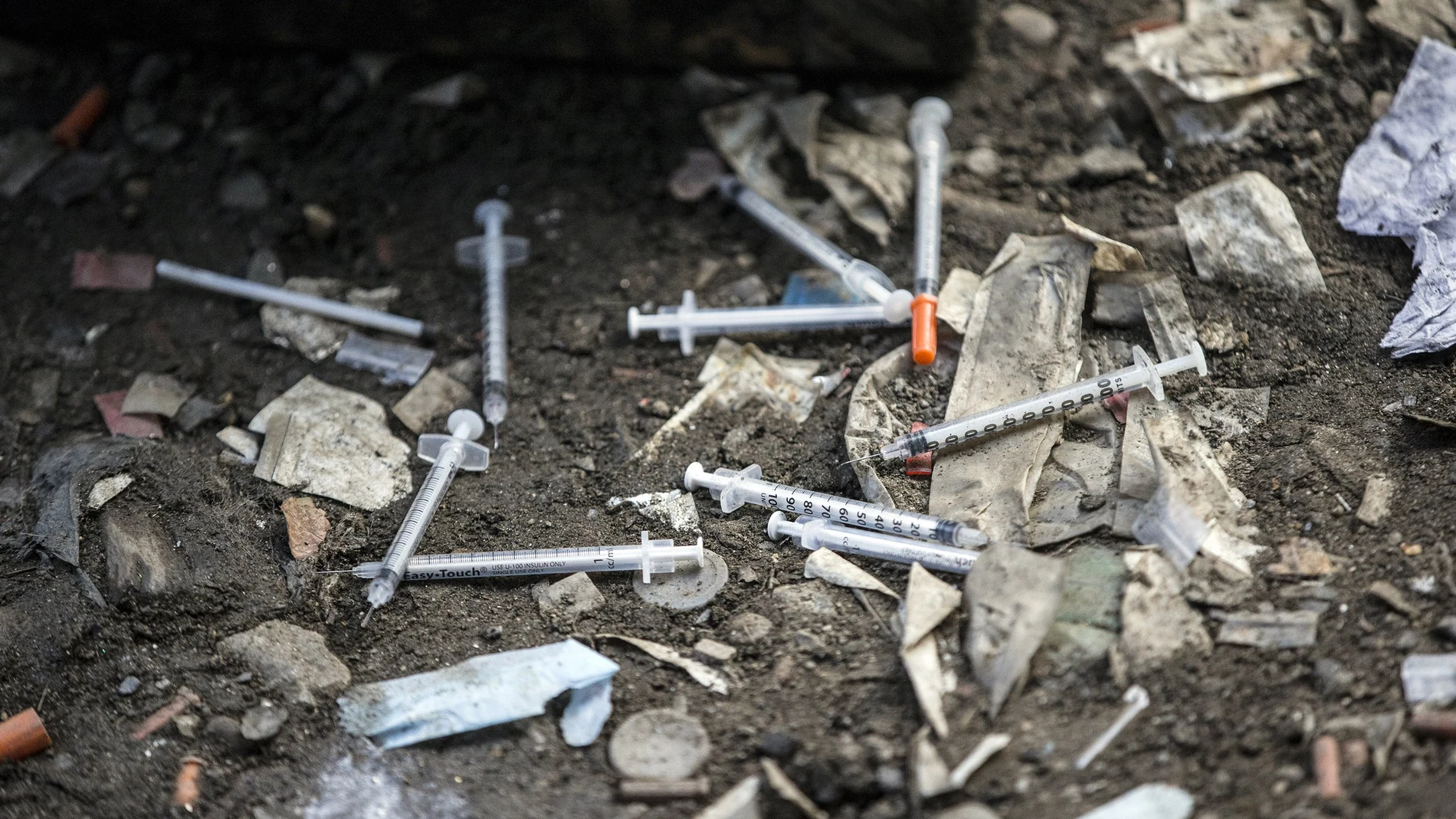 Algunos medicamentos como la naxolona intenta revertir sus efectos pero es muy cara