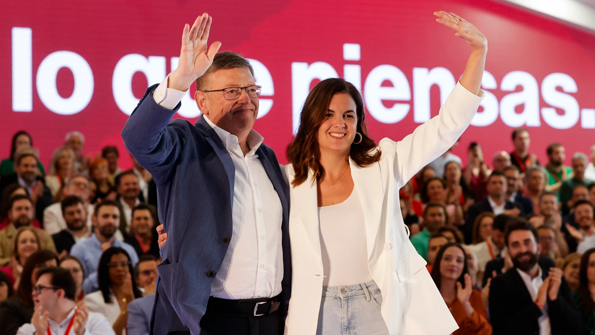 Ximo Puig y Sandra Gómez hoy durante la convención municipal del PSOE en Valencia
