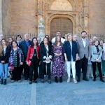 Margarita Torre posa con los integrantes de su lista para la Alcaldía de León