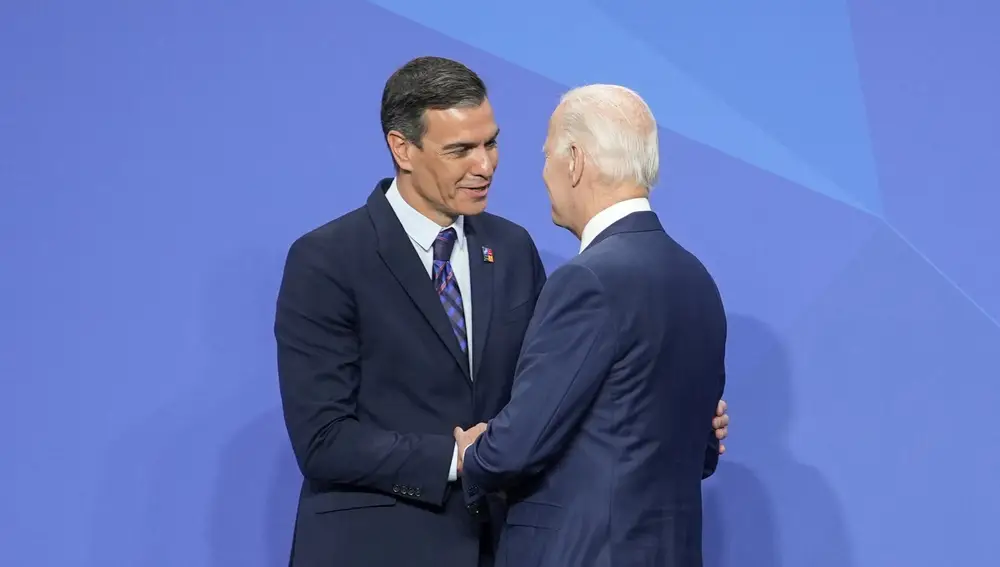 Pedro Sánchez y Joe Biden durante la reunión de la cumbre de la OTAN que se celebra en el recinto de Ifema, en Madrid.