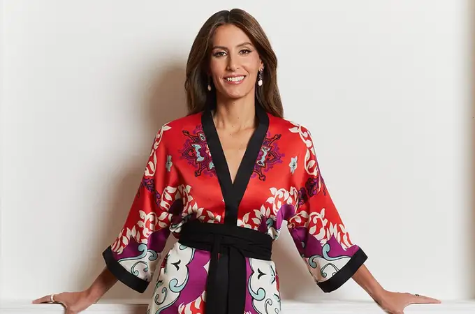 Ana Boyer arrasa con el kimono estampado más bonito, práctico y favorecedor de la primavera con el que podrás ser la invitada perfecta 