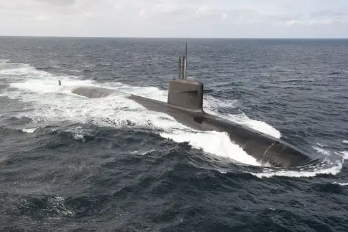 Francia demuestra su poderío militar con el lanzamiento desde un submarino nuclear de un misil balístico con capacidad atómica