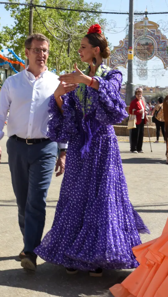 Alberto Núñez Feijóo y Eva González en la Feria de Abril de 