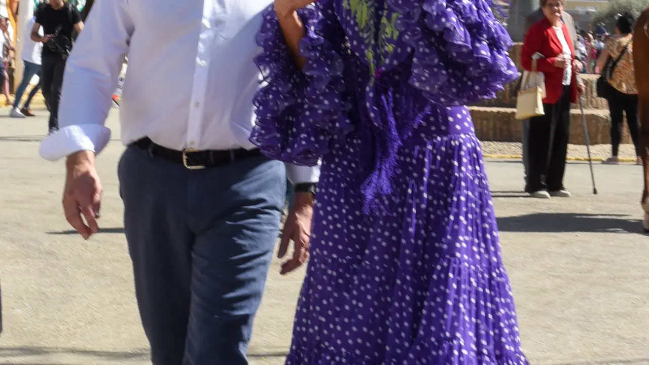 Alberto Núñez Feijóo y Eva González en la Feria de Abril