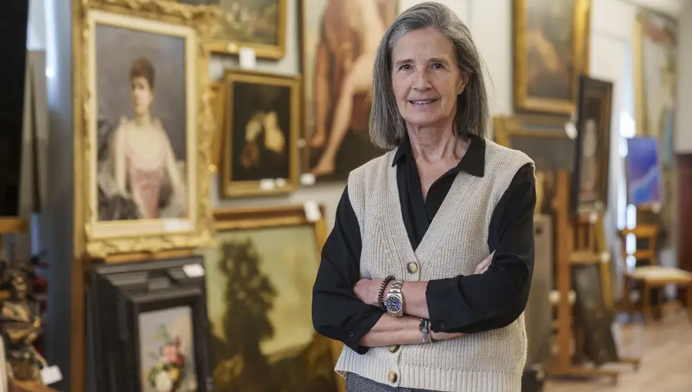 Consuelo Durán, en su galería de arte, situada en la calle Goya 19 de Madrid