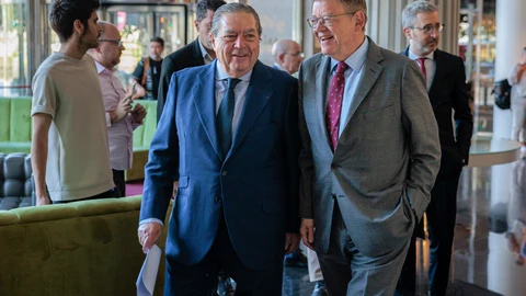 El presidente de la Generalitat valenciana, Ximo Puig, junto al presidente de la Asociación Valenciana de Empresarios (AVE)