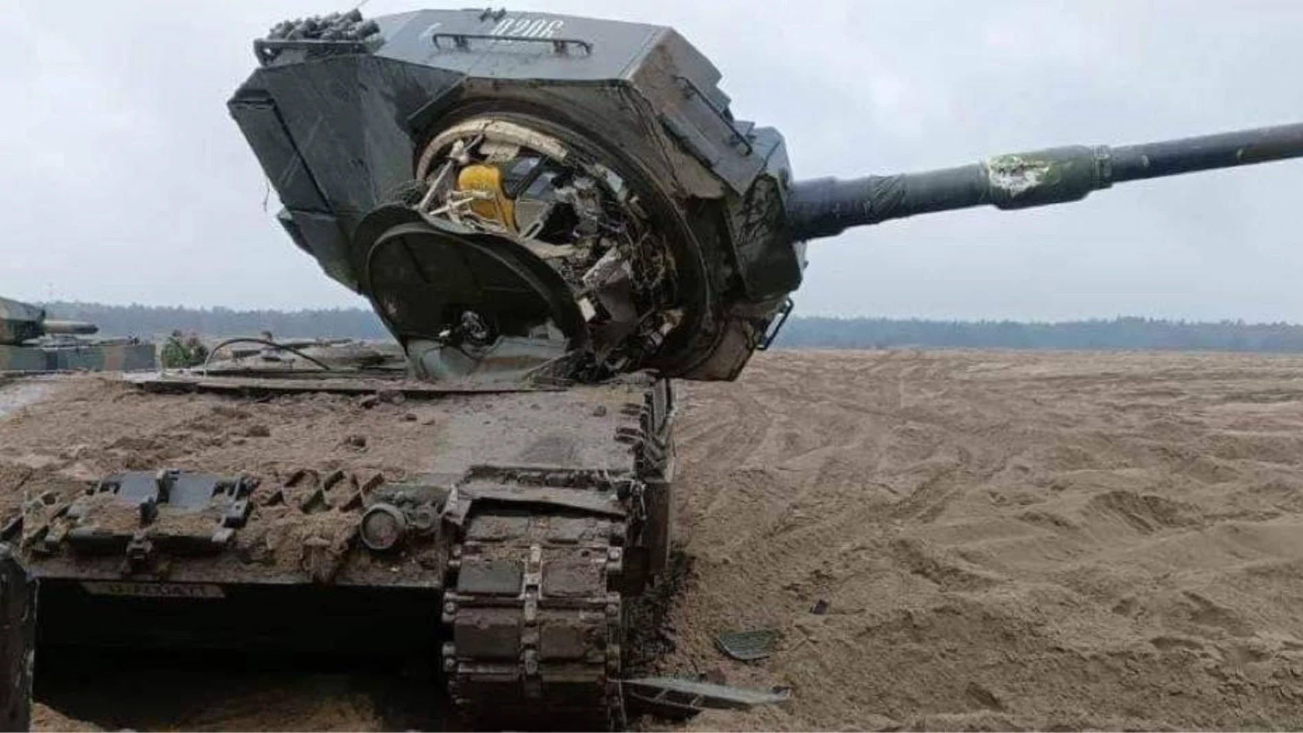 Torreta de un tanque Leopard tras sufrir una colisión en un campo de entrenamiento en Polonia