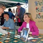 La escritora Eva García Sáenz de Urturi, en Sant Jordi