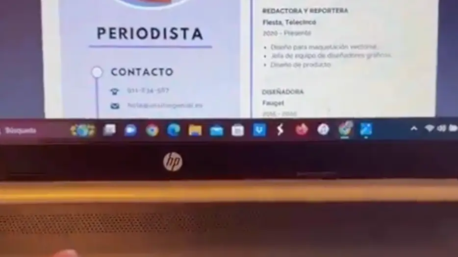 Marta Riesco preparando su nuevo currículum