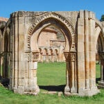 Claustro del Monasterio abandonado de San Juan de Duero