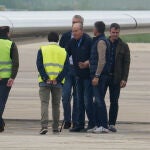 El Rey Juan Carlos en el aeropuerto de Foronda