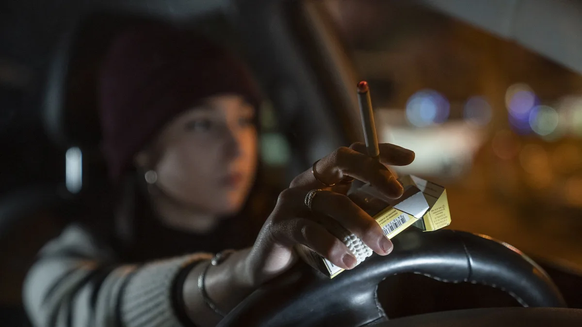 Sanidad no prohibirá finalmente fumar en los coches