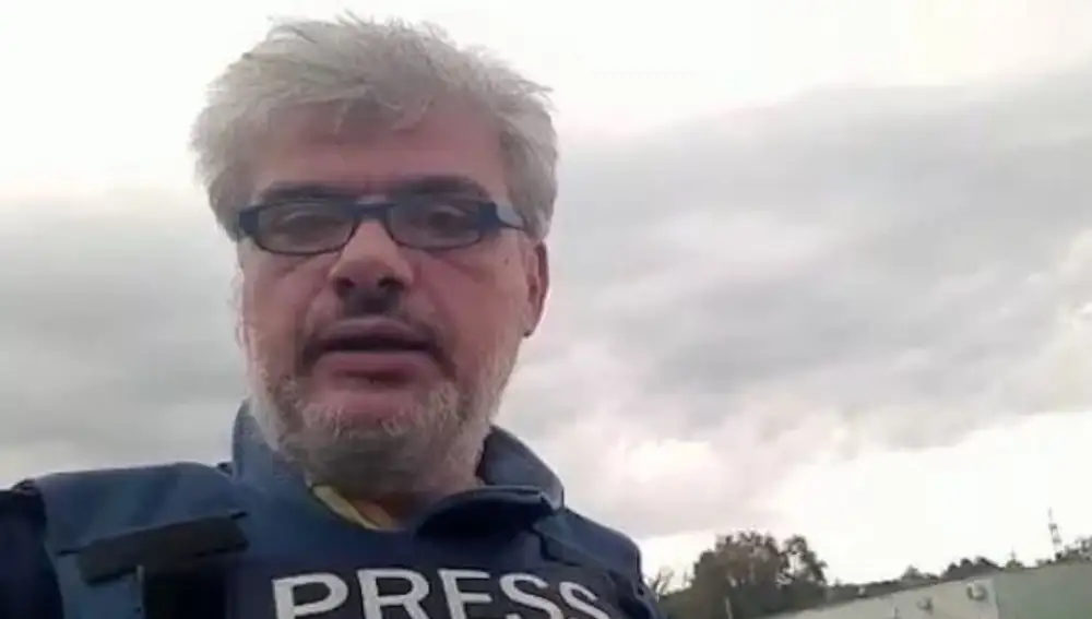 El periodista italiano Corrado Zunino y su colega ucraniano fueron emboscados, probablemente por francotiradores rusos
