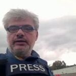 El periodista italiano Corrado Zunino y su colega ucraniano fueron emboscados, probablemente por francotiradores rusos