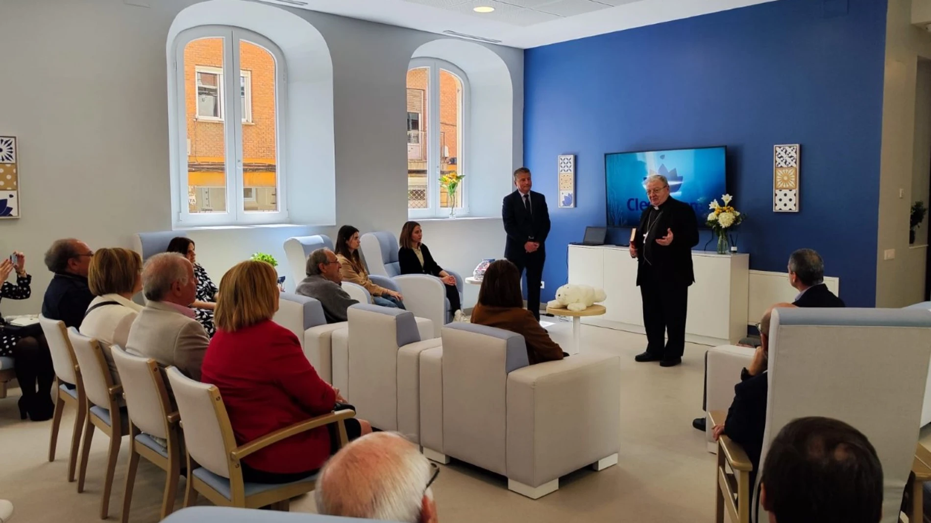 El obispo de Palencia bendice la nueva residencia para personas mayores CleceVitam San Francisco
