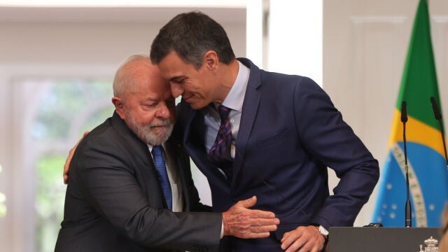 Pedro Sánchez recibe al presidente brasileño, Lula da Silva, durante su reciente viaje oficial a España