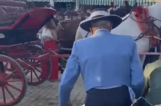 Las imágenes de un cochero golpeando a su caballo en la Feria de Abril indignan a las redes