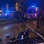 Cuatro heridos tras un accidente entre dos motocicletas y un patinete en la avenida Alfonso XII, en Madrid