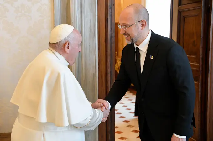 El Papa aterriza en Hungría para exigir paz en Ucrania