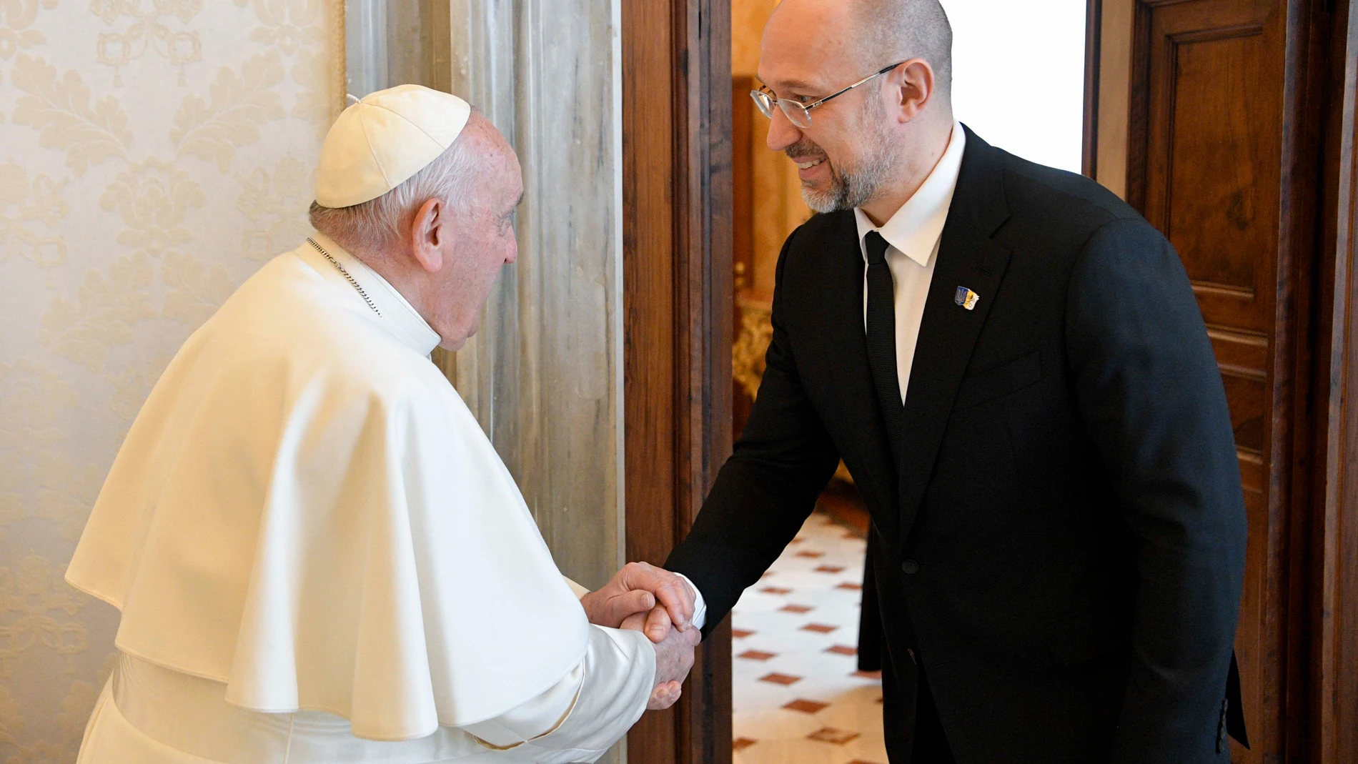 Francisco recibió ayer en el Vaticano al primer ministro ucraniano