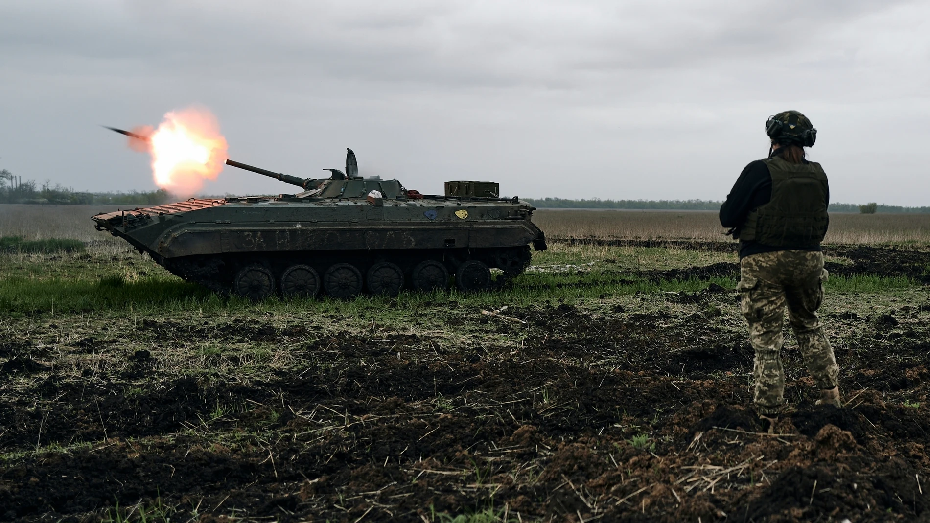 A Ukrainian APC fires towards Russian positions near Avdiivka, in the Donetsk region, Ukraine, Friday, April 28, 2023. (AP Photo/Libkos)