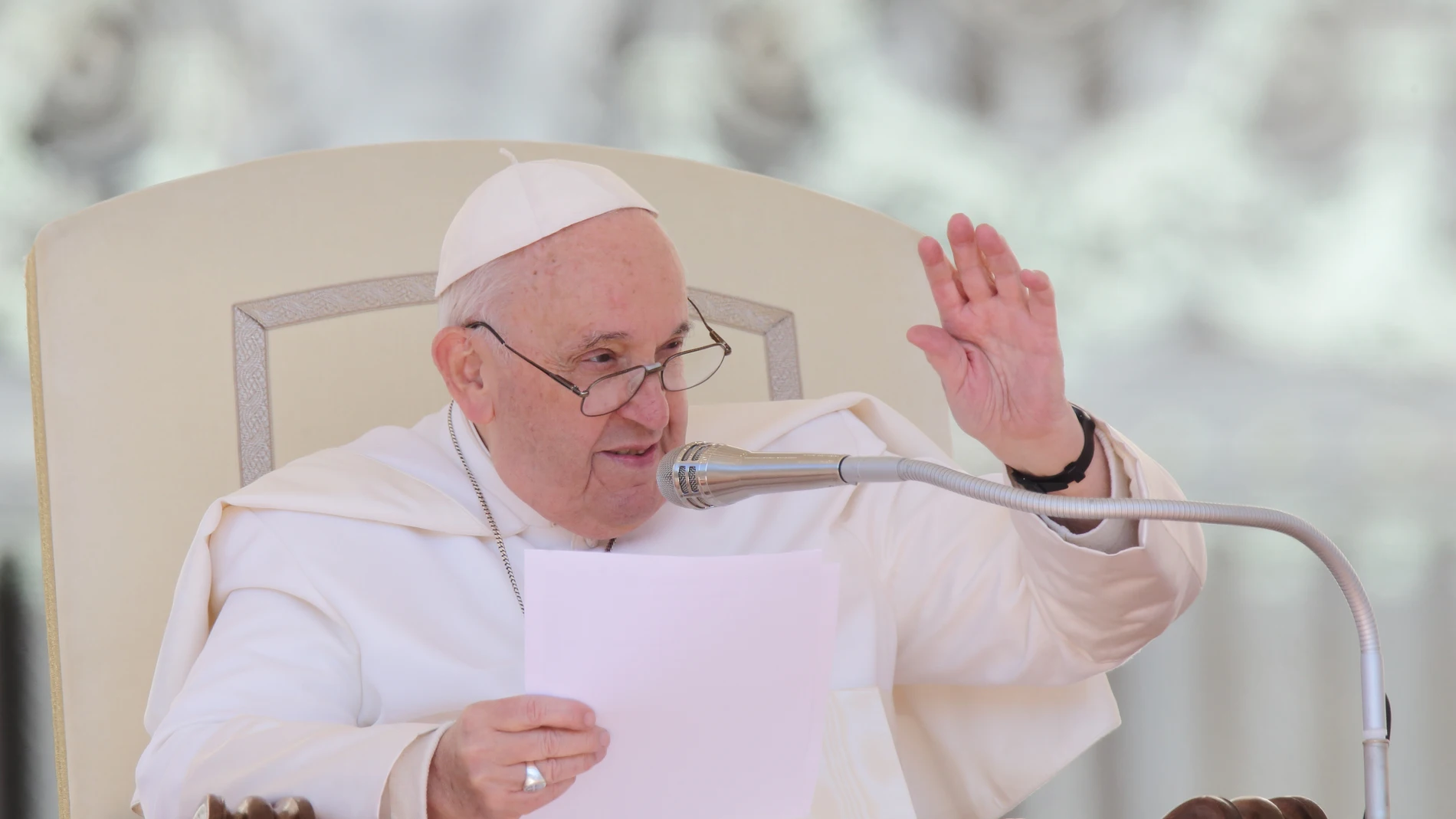 El Papa, a los jóvenes: "Jesús no es un superhéroe de cómic, es el mejor de los amigos"