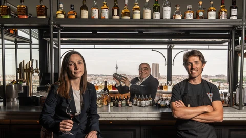 Alba Mozo, Luca Anastasio y Nino Redruello en el Club Financiero Génova.