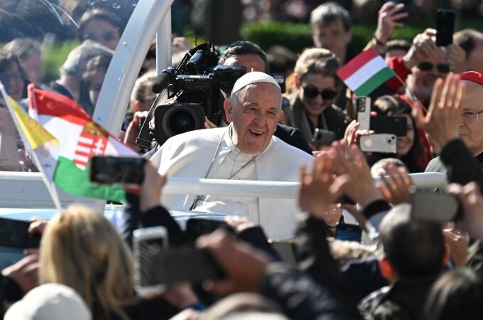 Pope Francis arrives to celebrate a holy mass at Kossuth Lajos' Square during his visit in Budapest on April 30, 2023, the last day of his tree-day trip to Hungary. 