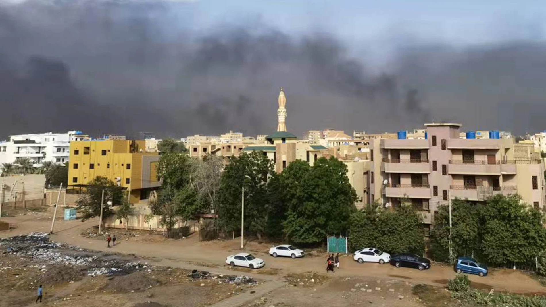Una columna de humo en Jartum, Sudán Europa Press/Contacto/Xinhua (Foto de ARCHIVO) 25/10/2021 ONLY FOR USE IN SPAIN