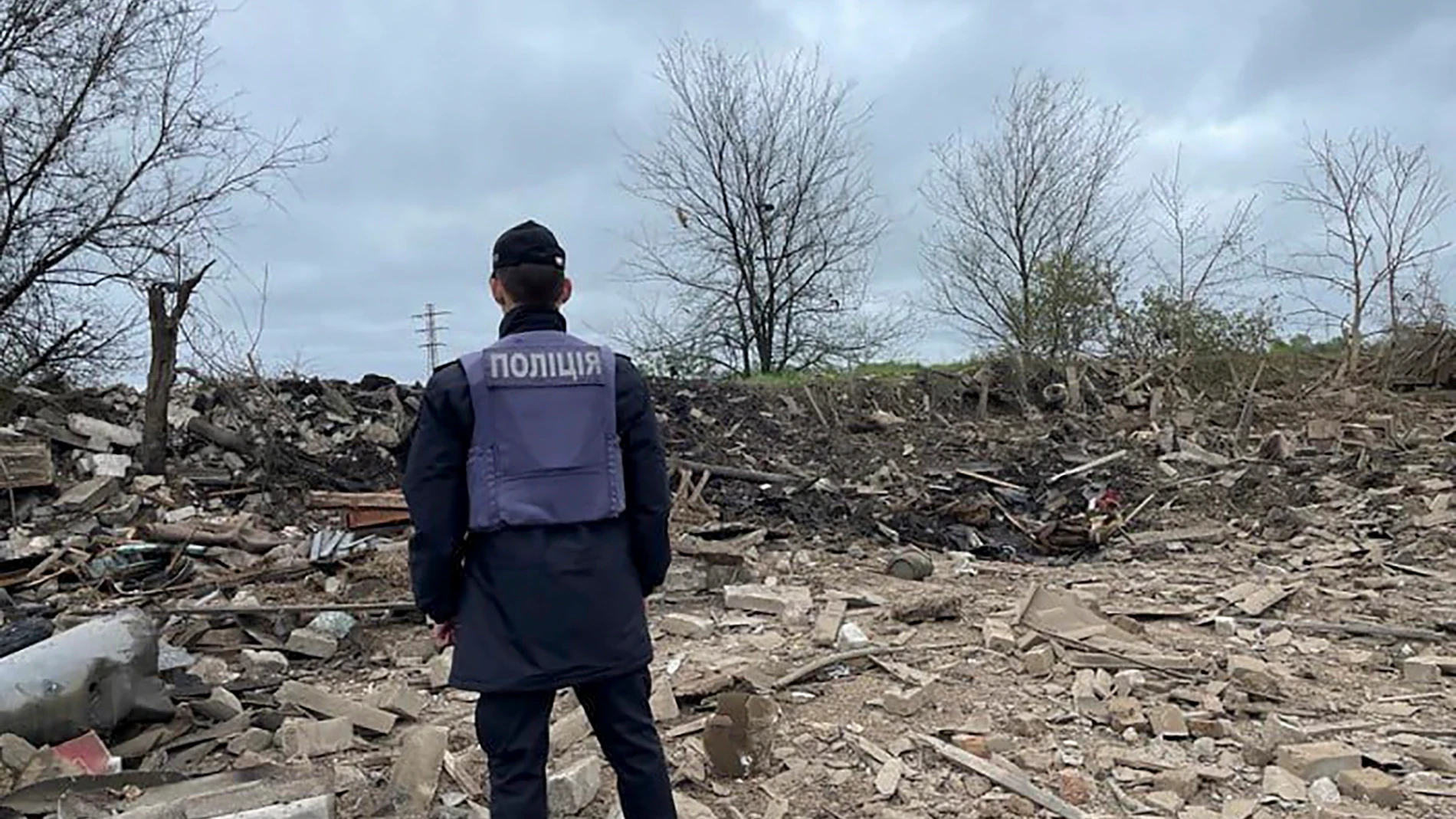 Pavlohrad (Ukraine), 01/05/2023.- A handout photo made available by the National Police of Ukraine via telegram shows a police officer standing among debris at a site hit by shelling in Pavlohrad, Ukraine, 01 May 2023, amid Russia's invasion. At least 34 persons were injured, including five children, after a military strike hit a residential area in Pavlohrad, the head of the Dnipropetrovsk Regional Military Administration, Serhiy Lysak wrote on telegram. Russian troops entered Ukrainian territory on 24 February 2022, starting a conflict that has provoked destruction and a humanitarian crisis. One year on, fighting continues in many parts of the country. (Rusia, Ucrania) EFE/EPA/NATIONAL POLICE OF UKRAINE / HANDOUT -- BEST QUALITY AVAILABLE -- MANDATORY CREDIT HANDOUT EDITORIAL USE ONLY/NO SALES