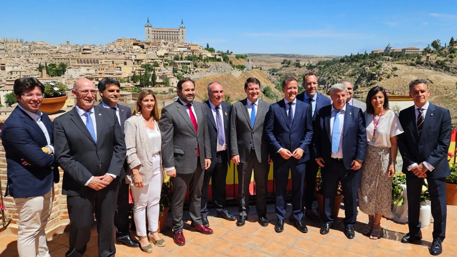 El presidente de Castilla y León, Alfonso Fernández Mañueco, respalda a los candidatos del PP de Castilla La Mancha