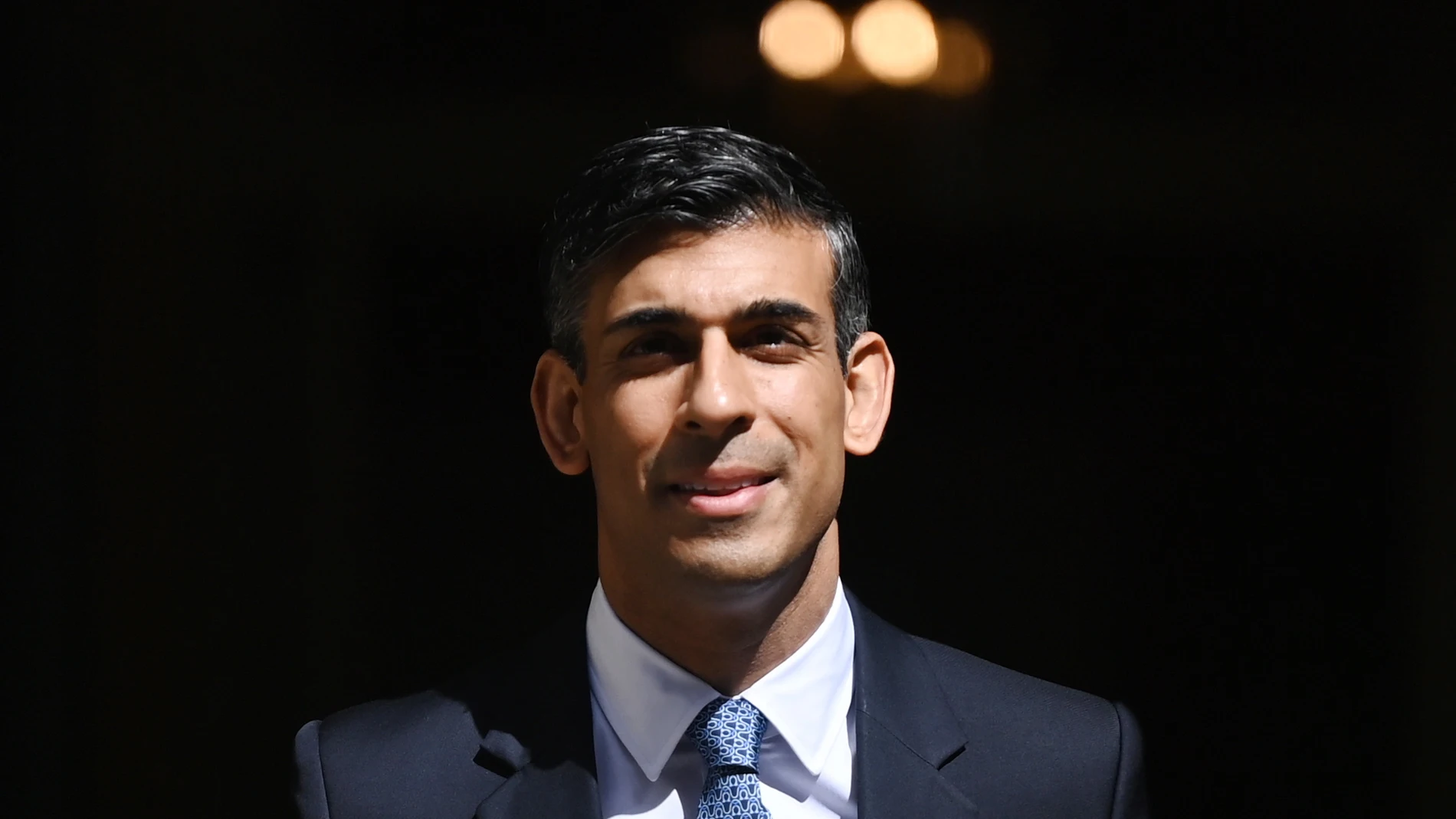 London (United Kingdom), 03/05/2023.- British Prime Minister Rishi Sunak departs 10 Downing Street for Prime Ministers Questions at parliament in London, Britain, 03 May 2023. (Reino Unido, Londres) EFE/EPA/ANDY RAIN
