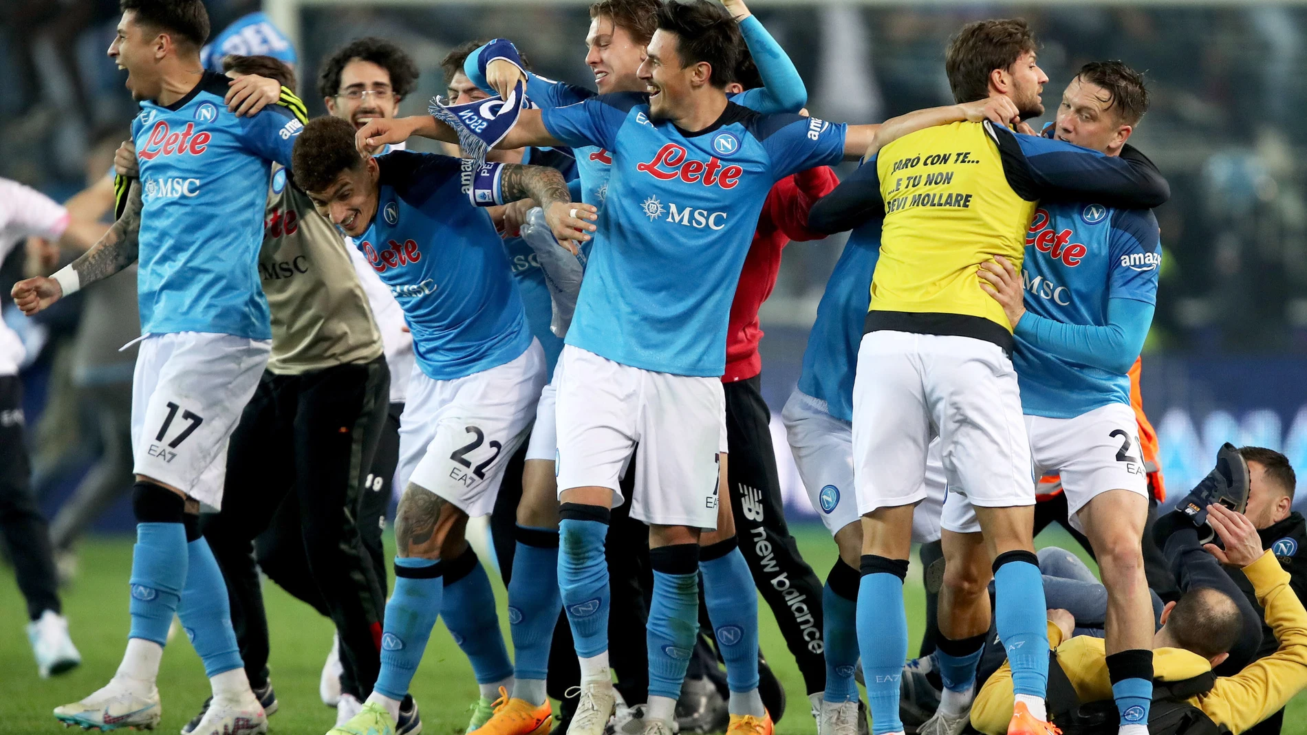 Udine (Italy), 04/05/2023.- SSC Napoli player scelebrate following the Italian Serie A soccer match Udinese Calcio vs SSC Napoli at the Friuli - Dacia Arena stadium in Udine, Italy, 04 May 2023. Napoli sealed their third-ever Serie A championship after a 1-1 draw at Udinese. (Italia) EFE/EPA/GABRIELE MENIS
