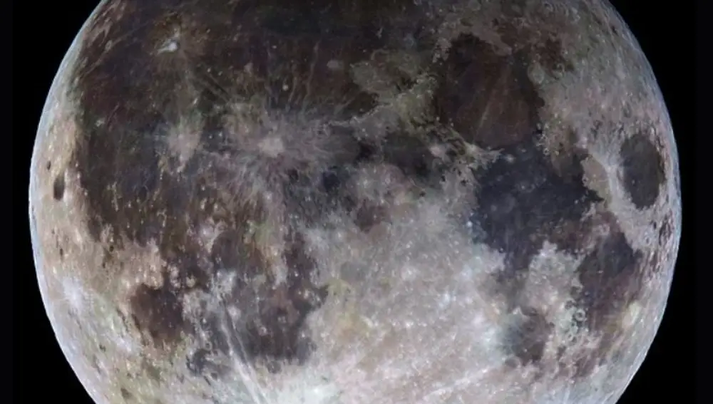 Fotografía de un eclipse lunar penumbral