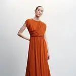 5 vestidos por menos de 50 euros con los que crear un look de invitada elegante y sencillo
