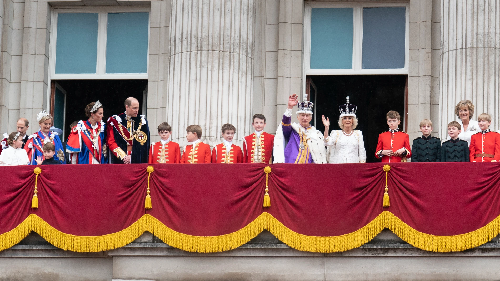 King Charles III and Queen Camilla appear on the balcony of Buckingham Palace, London, with members of the royal family after the coronation ceremony, Saturday, May 6, 2023. (Stefan Rousseau/Pool via AP)