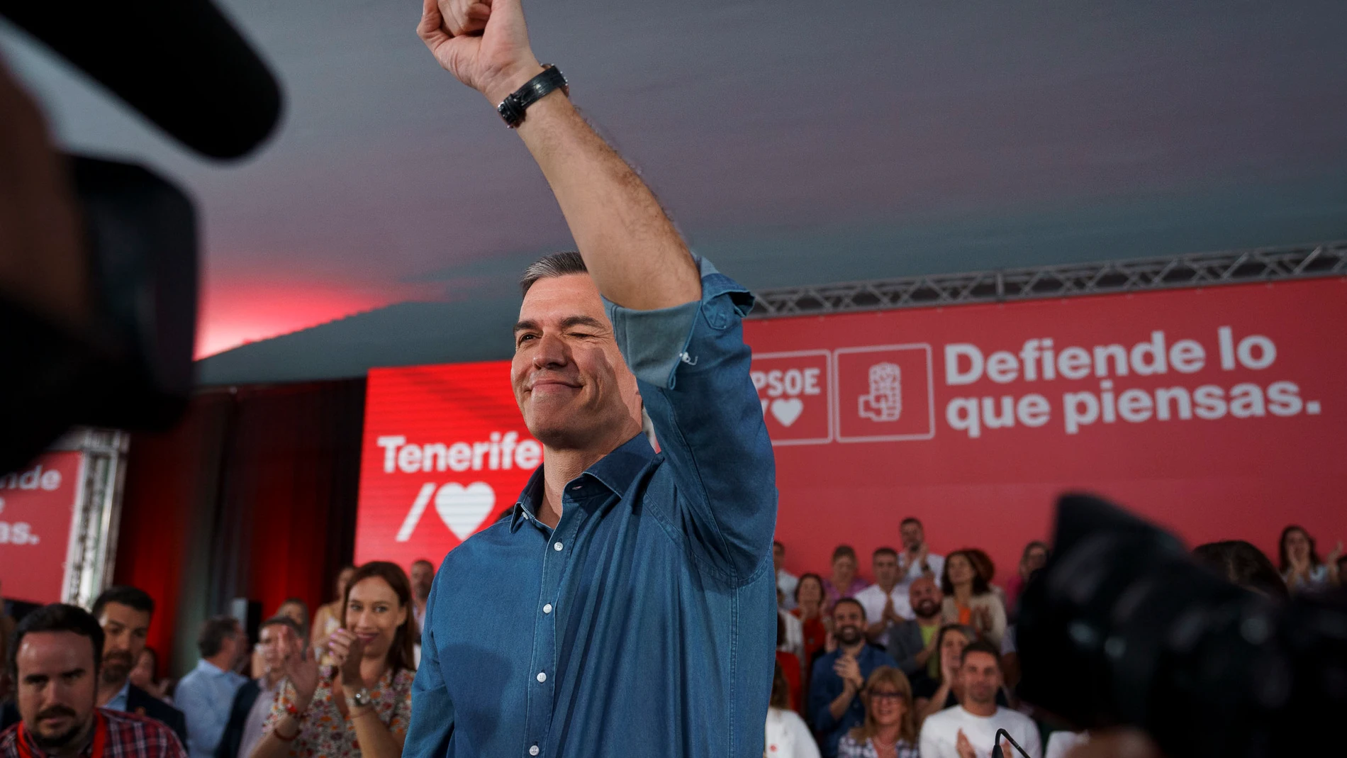 SANTA CRUZ DE TENERIFE, 07/05/2023.- El presidente del Gobierno de España, Pedro Sánchez, durante el mitin que ofreció este domingo en Santa Cruz de Tenerife con motivo de las próximas elecciones del 28M. EFE/Ramón de la Rocha 