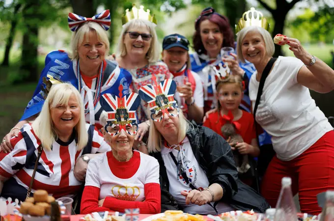 Reino Unido sigue las celebraciones de la coronación con fiestas callejeras: 