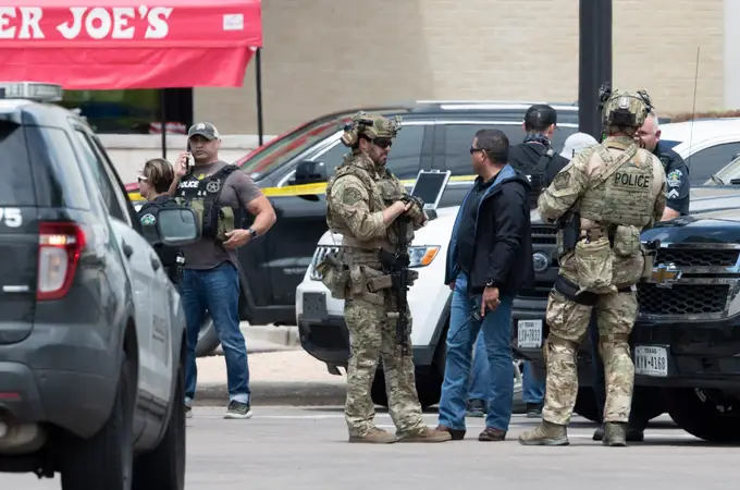 Al menos ocho muertos en un tiroteo en un centro comercial de Dallas