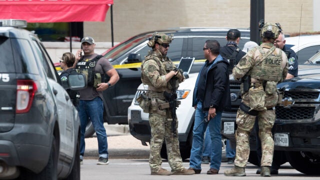 La Policía rodea el centro comercial de Texas (EE UU)