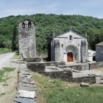 La única iglesia románica de mármol azul de España y su "destructiva" leyenda