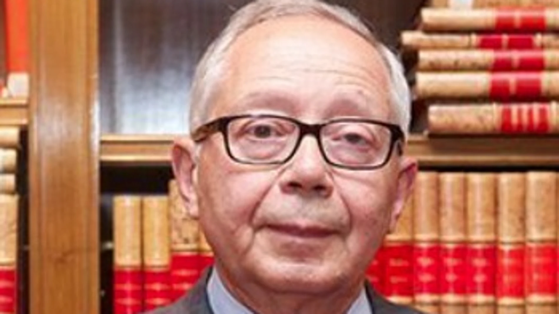 Julio Sánchez Fierro, jurista especializado en Derecho Laboral y Sanitario, fue presidente de la Agencia Española de Medicamentos y Productos Sanitarios (Aemps), subsecretario de Sanidad y Consumo