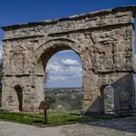 Arco de Medinaceli, el único en España con tres vanos