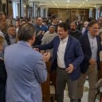 Mañueco y García Carbayo saludan a los militantes antes del acto