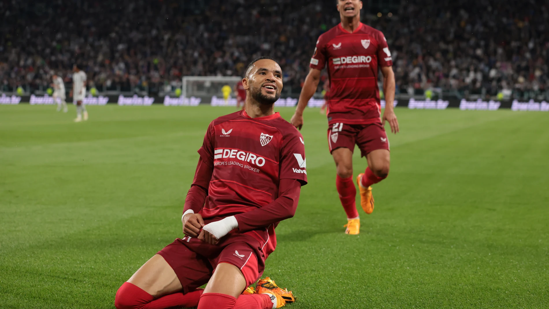 11 May 2023, Spain, Turin: Sevilla's Youssef En-Nesyri celebrates scoring his side's first goal during the UEFA Europa League semi final first leg soccer match between Juventus vs Sevilla at the Allianz Stadium. Photo: Jonathan Moscrop/CSM via ZUMA Press Wire/dpa Jonathan Moscrop/Csm Via Zuma Pr / Dpa 11/05/2023 ONLY FOR USE IN SPAIN