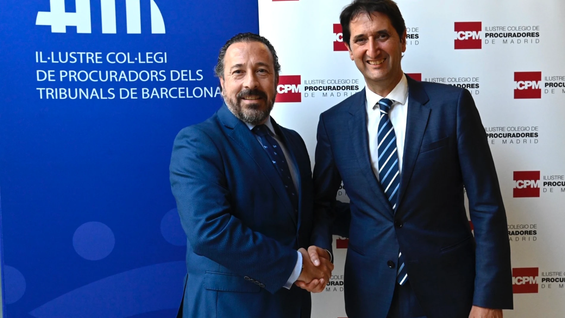 Los decanos de los colegios de procuradores de Barcelona y Madrid, Ángel Quemada y Alberto N. García, en la presentación del informe